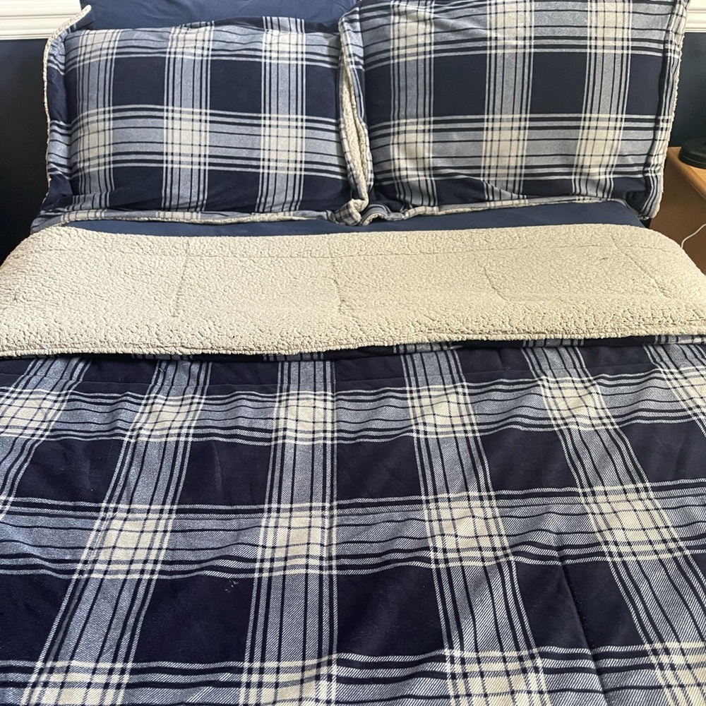 UGG® Comforter